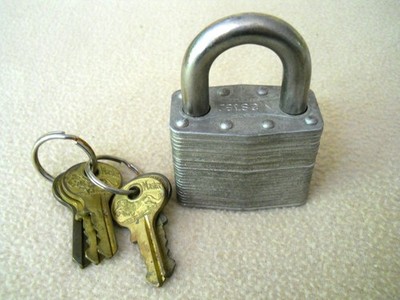 Vintage Master Lock Co # 5 Padlock with 5 Lion Keys
