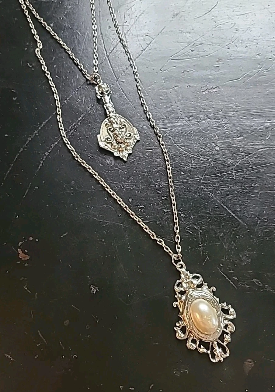 VETEMENTS Graziosa collana catena a due fili in argento con pendenti