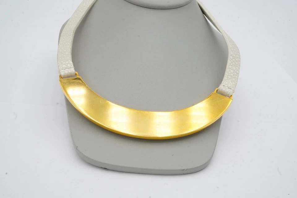 Collar Vince Camuto Tono Dorado Cuero Blanco 19" Foto 2 de 4