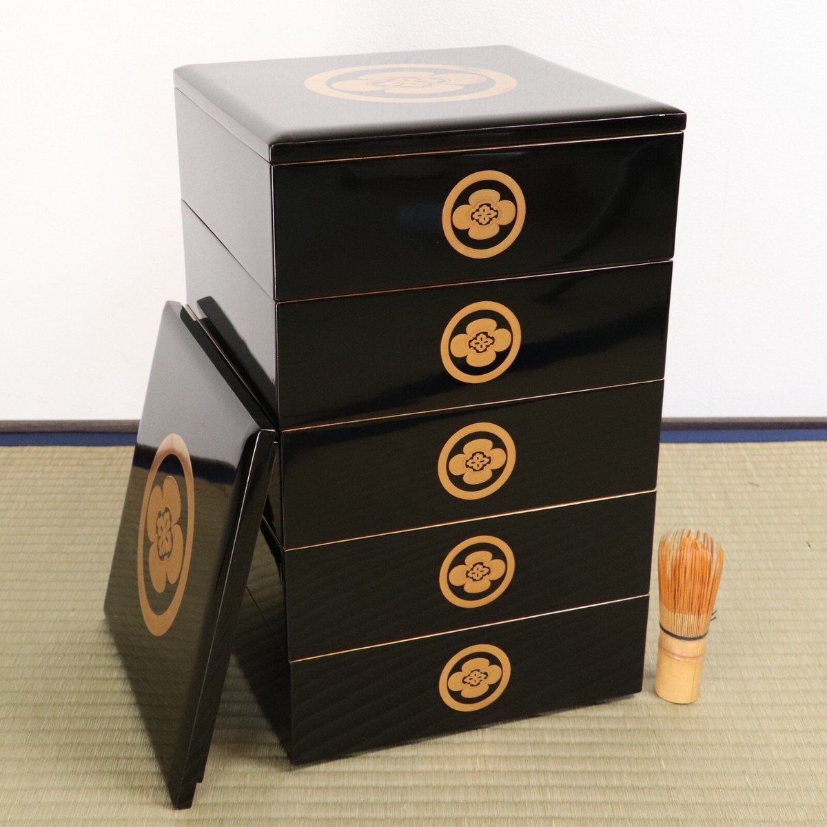 Japanese Lacquer Wooden 5 Tiered Boxes Jubako Golden Samurai Mokko