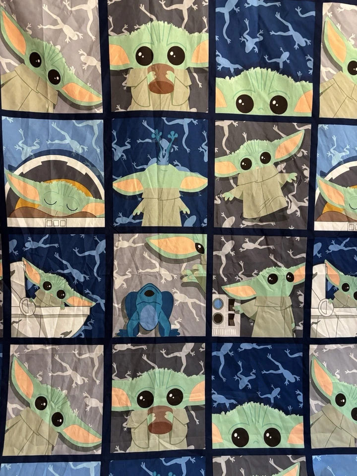Juego de cortinas y ganchos de ducha Baby Yoda de 70 pulgadas X 72 pulgadas Star Wars para niños Foto 2 de 4