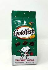 Snoopy Limited Edition Goldfish Peppermint Cocoa Baked Graham Snack Crackers 6.1