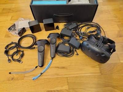 HTC Vive VR-Headset Set: 2 Controller/2 Basisstationen, HDMI/USB - Guter Zustand