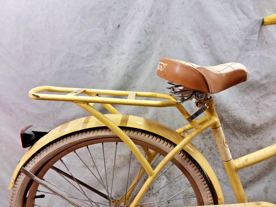 Bicicleta de crucero Huffy Nel Lusso 2020 18" acero amarillo medio paso a paso de una sola velocidad Foto 4 de 4