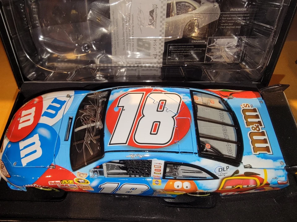 Kyle Busch #18 2008 autografiado M&M/diversión de verano 1/24 Elite Cot Camry - DIN#11 Foto 3 de 4