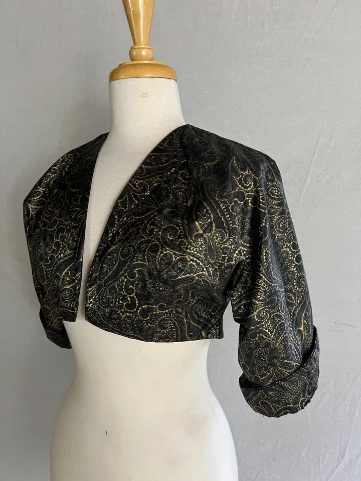 Chaqueta Bolero De Colección Años 60 Ligera Negra Brillante Dorado Cachemira Geométrica Pequeña S Foto 2 de 4