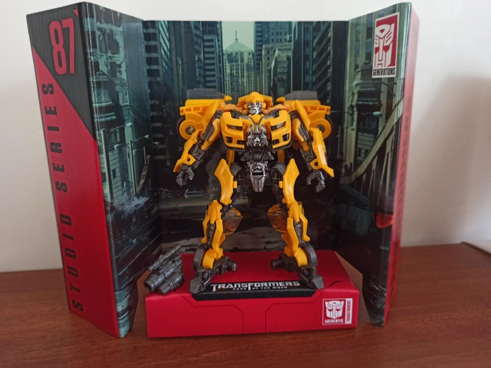Bumblebee Transformers Studio Series 87 SS87 Hasbro Dark Of The Moon Movie - Immagine 2 di 4