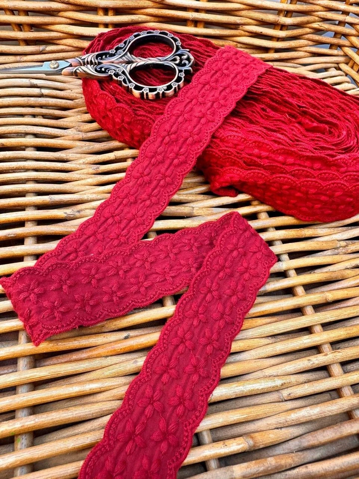 Borde de encaje con ojales rojos de aproximadamente 1 pulgada de ancho para novia, cinta de algodón bordada Foto 2 de 4