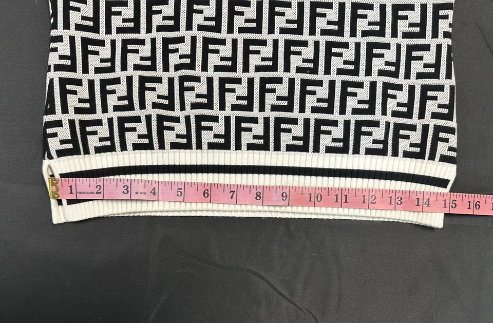 Suéter Viscosa Estampado Logotipo Fendi RARO FEND-WK12 - Blanco y Negro - Talla 42 Foto 4 de 4