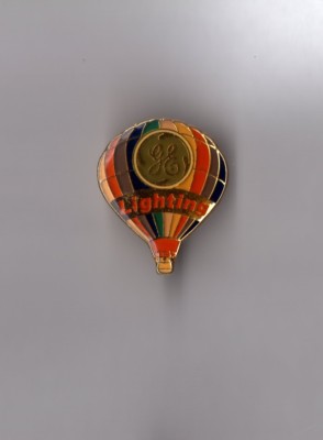 pin's montgolfière GE Général Electric - lighting (époxy fond doré)