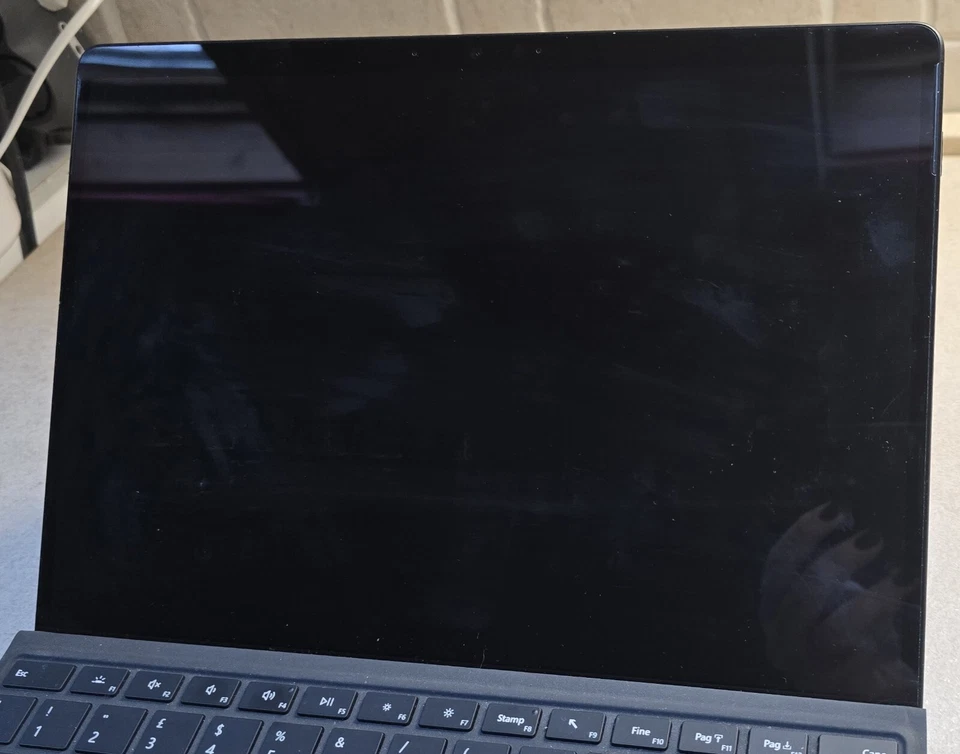 Microsoft Surface Pro X Con Tastiera - Immagine 3 di 4