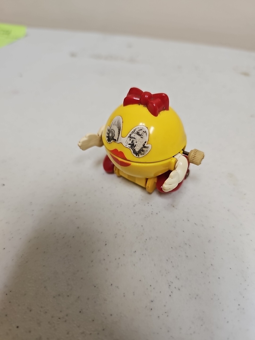 Vintage 80s Ms PAC-MAN Wind Up Walking Toy Video Game Figures Tomy Macao D44