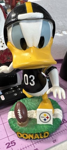 Disney Donald Duck Place Kicker Bobble Head Pittsburgh Steelers  - Photo 1/9