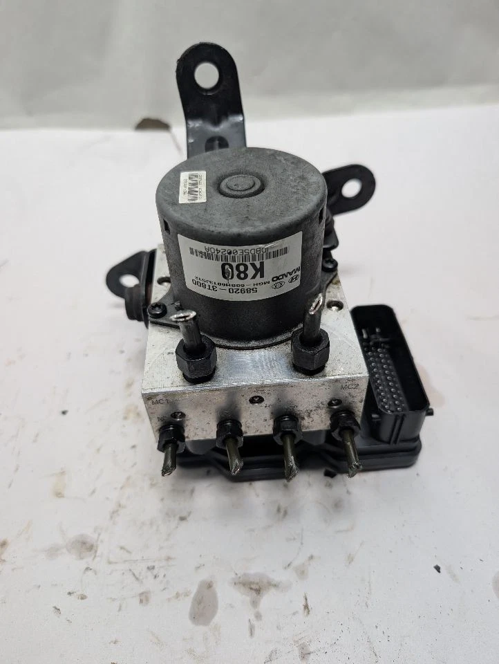 Used ABS Pump and Motor Assembly fits: 2015 Kia K900 Actuator and Pump Assembly Foto 2 de 4