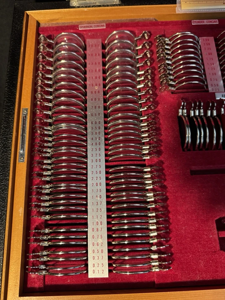 Kit de montaje y lente de prueba de optometrista oftalmólogo de colección en estuche de bloqueo Foto 2 de 4