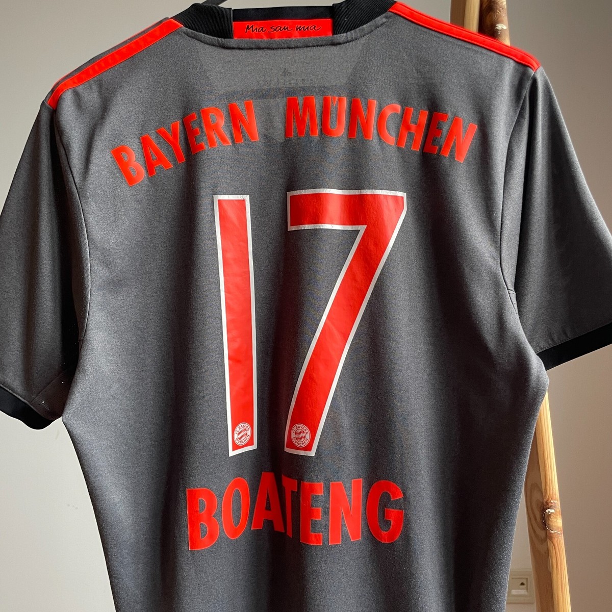 F.C. Bayern Munich 2016-17 №17 Boateng Away Jersey Size M | eBay