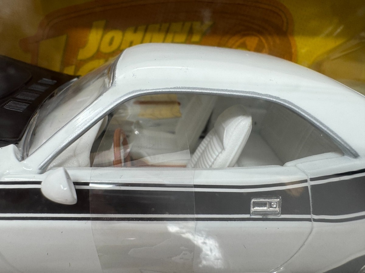 Modèle Réduit JOHNNY LIGHTNING 1:64 - DODGE CHALLENGER R/T 2010 - Jaune Et étain - NEUF En Boîte Collector