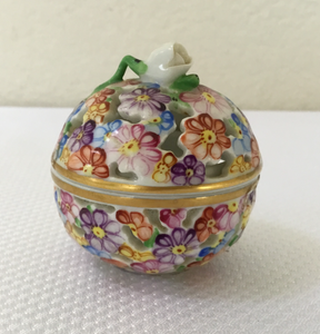 HEREND HANDPAINTED FLORAL RETICULATED PORCELAIN ROUND COVERED TRINKET BOX