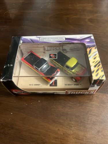HOT WHEELS 100% 2 Truck Set Mooneyes CUSTOM CLASSIC 59 Chevy Apache & El Camino