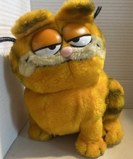 VINTAGE 1981 GARFIELD SITTING 10" PLUSH DAKIN FEATURE SYNDICATED. J1