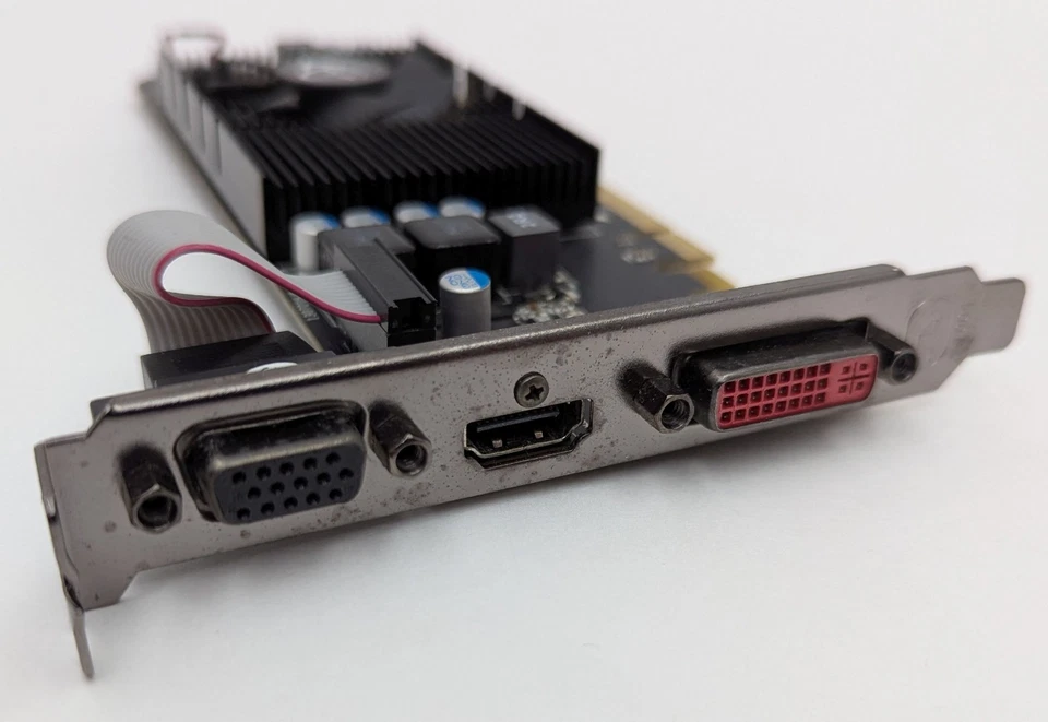 XFX Radeon R7 240 780M Boost Ready 2GB GDDR3 VGA DVI HDMI Video Card R7-240A-CLF - Image 3 of 4