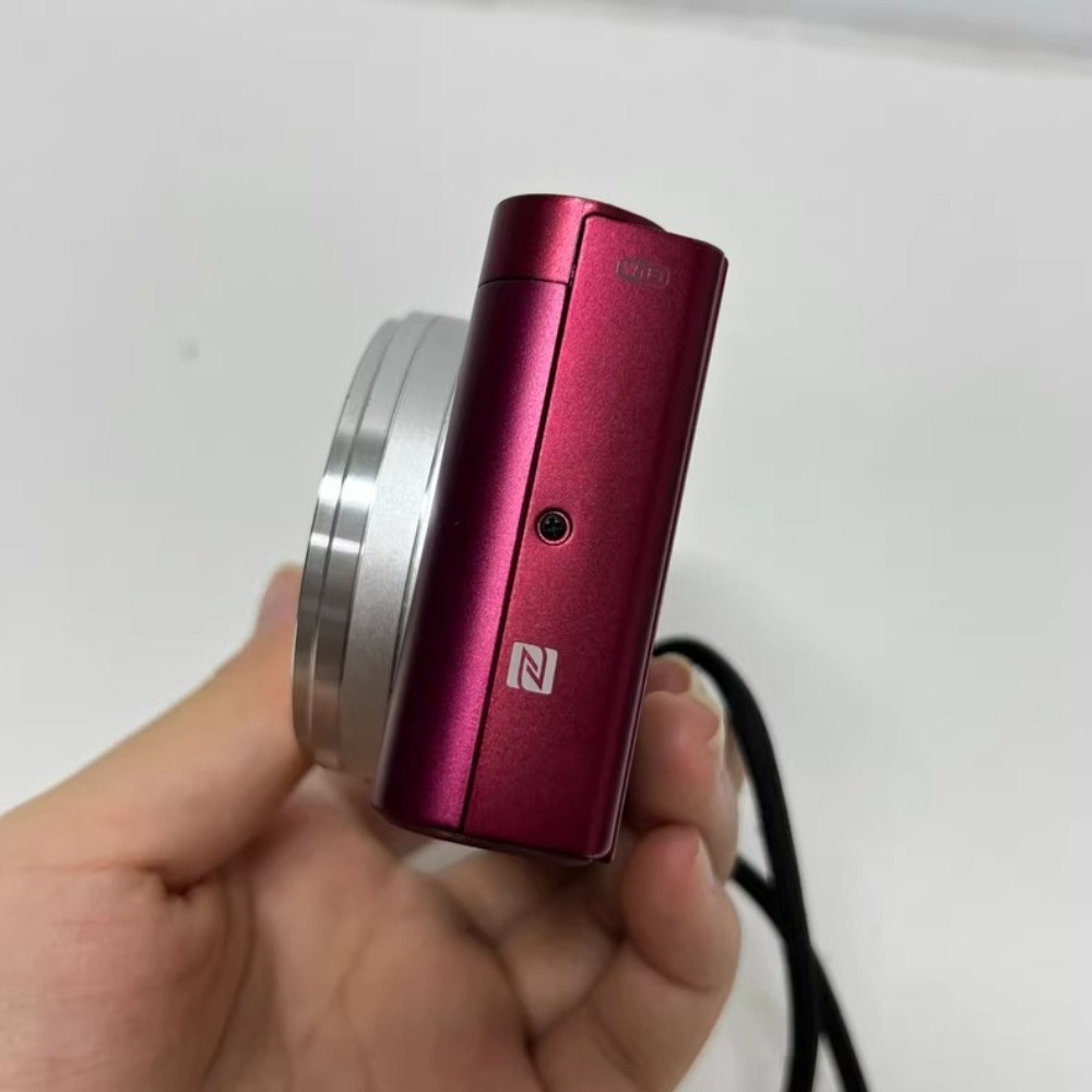 Sony Cyber-Shot DSC-WX500 Digital Camera 18.20MP 30x Optical Zoom