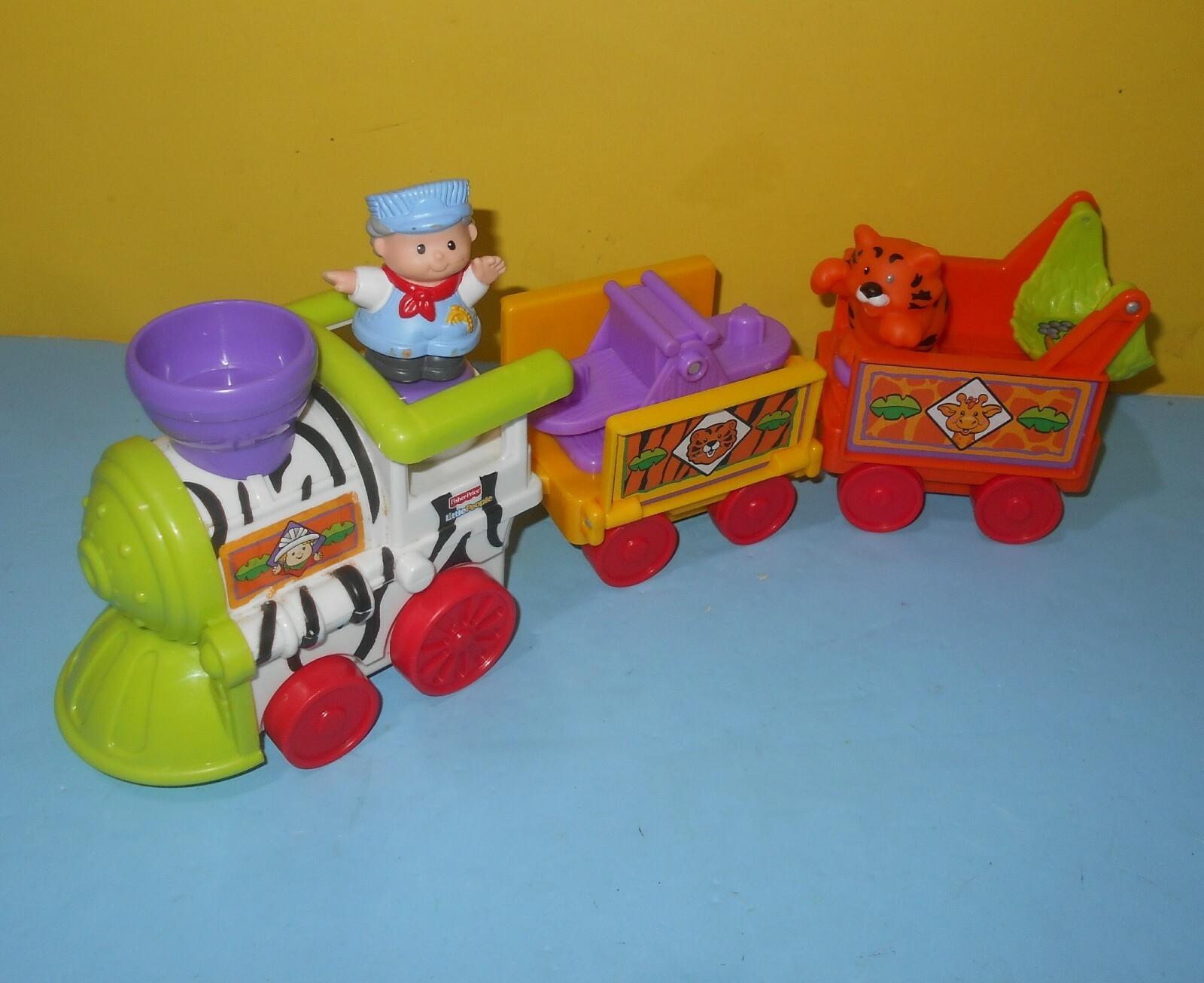 Fisher Price Zoo Train Little People Musical Sounds w/Animals Figure