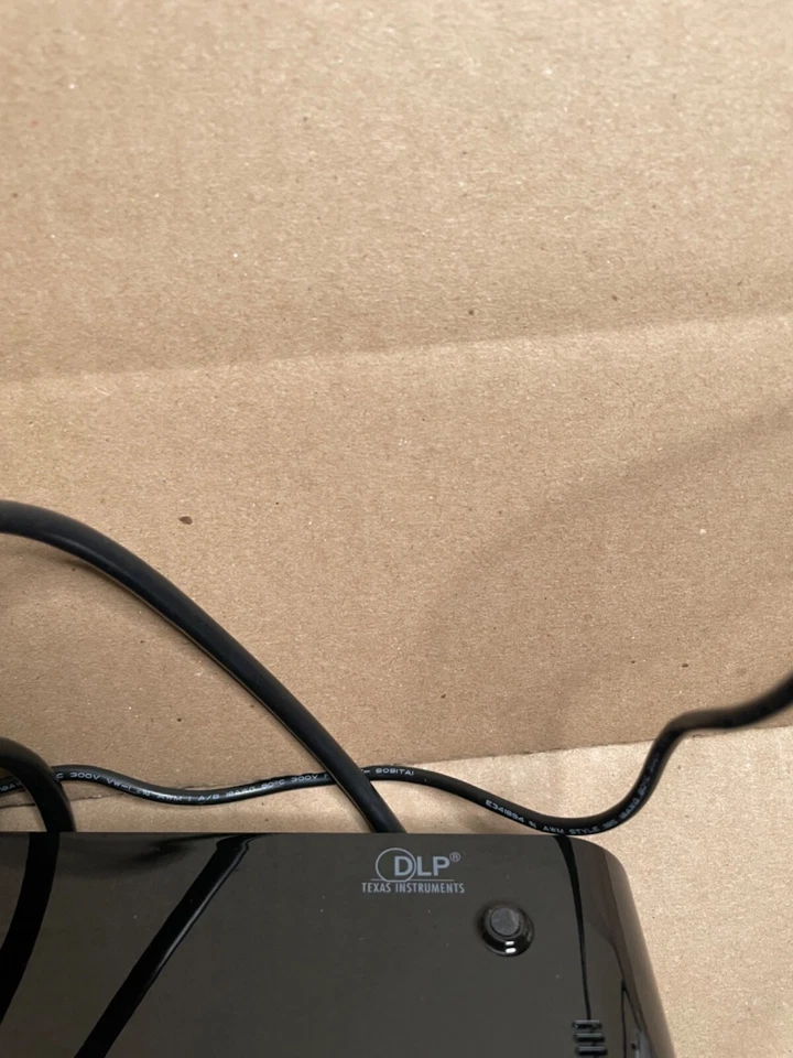 Miroir M631 Ultra Pro Portable 1080p Projector, 700 Lumen, Up To 120” Image, 4K - Image 4 of 4