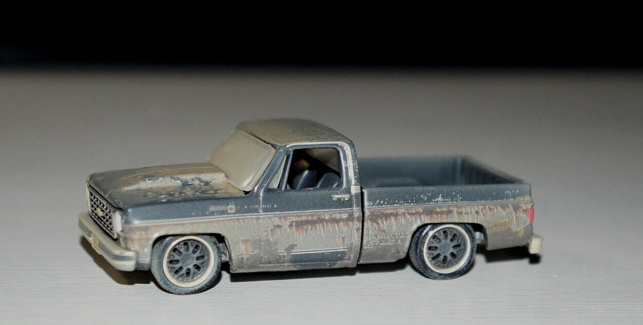 1975 Chevy Silverado C10 Squarebody Barn Find 1/64 Diecast Auto World
