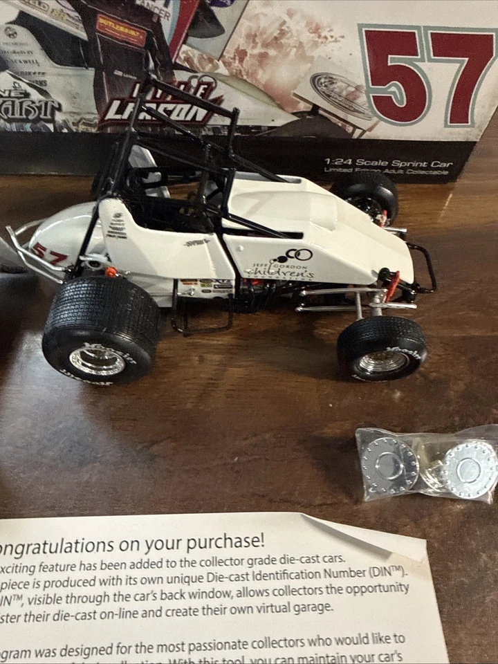 Kyle Larson 2012 1/24 57 Kick It and Jeff Gordon Foundation Sprint Car fundido a presión Foto 3 de 4