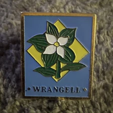 Wrangell Alaska Trillium Flower Lapel Pin – Vintage Enamel Travel Souvenir