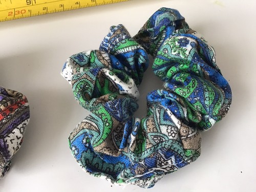 OLD RETRO 80s VINTAGE COTTON PAISLEY BLUE GREEN HAIR SCRUNCHIE BAND Bobble 2 New - Foto 3 di 6