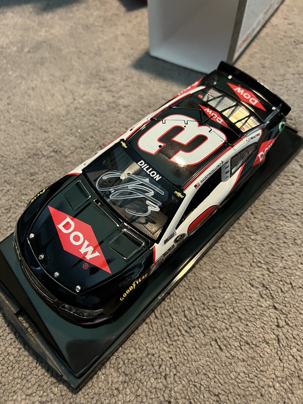Picture 2 of 4