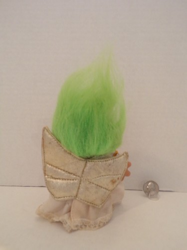 Russ Troll Puppe ~ 4 Zoll ~ Vintage ~ Winkel mit weißgoldenen Kleidflügeln ~ grüne Haare ~ braune Augen - Bild 4 von 5