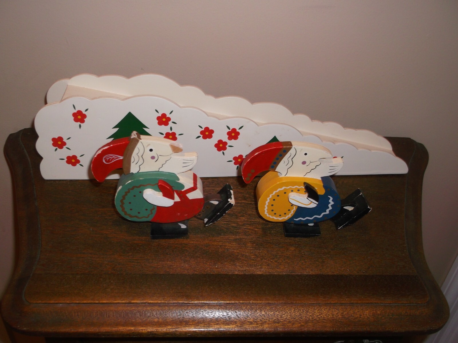 House of Lloyd Christmas Around the World Santa's Ski Slope สำนักงาน