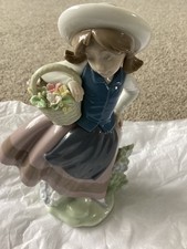Lladro Girl with Basket Porcelain Figurine Spain 1983