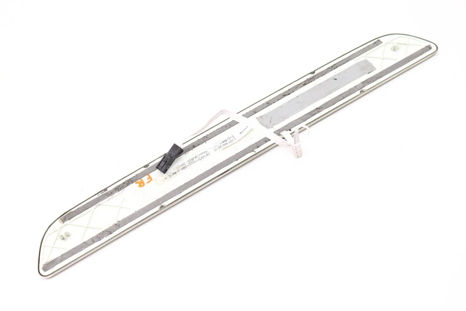 16-21 MERCEDES-BENZ C63 AMG - Panel de umbral de puerta delantero derecho / placa de desgaste (AMG) Foto 3 de 4