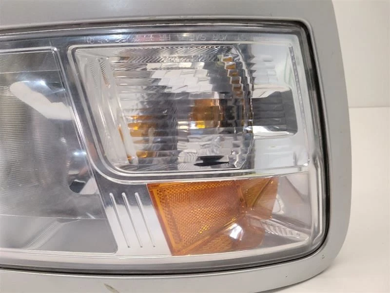 2008-2011 DODGE DAKOTA RH Passenger Headlight Bezel With Chrome Trim 1EK58WS2AC Foto 3 de 4