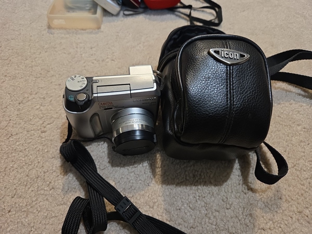 Olympus CAMEDIA C-725 Ultra Zoom 3.0MP Digital Camera - Silver for