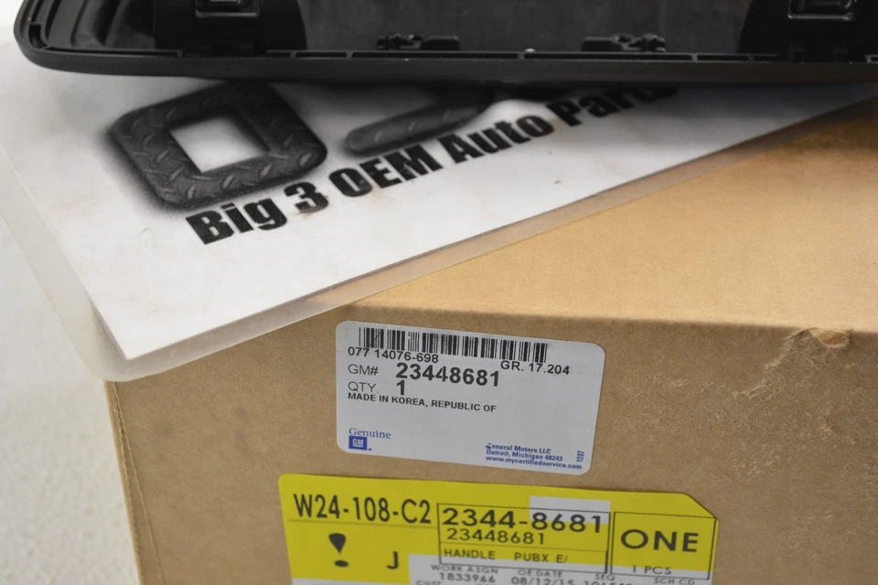 Черная новая оригинальная ручка подъемного борта задней двери Chevrolet Silverado GMC Sierra 23448681 - Изображение 3 из 3