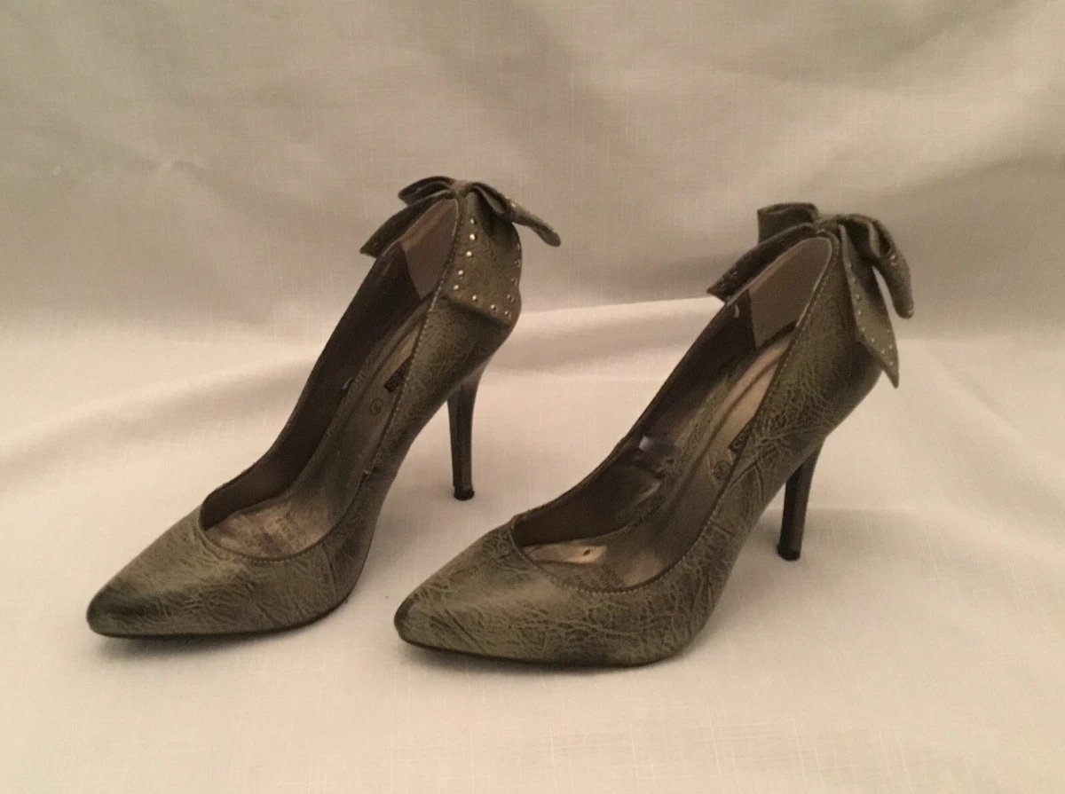 Grey closed deals toe heels