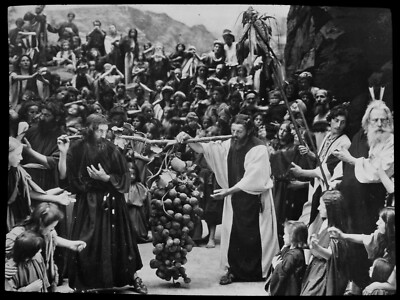 ZAUBERHAFTE LATERNENFOLIE OBERAMMERGAU PASSIONSSPIEL NR5 UM 1910 FOTO TRAUBEN VON KANAAN