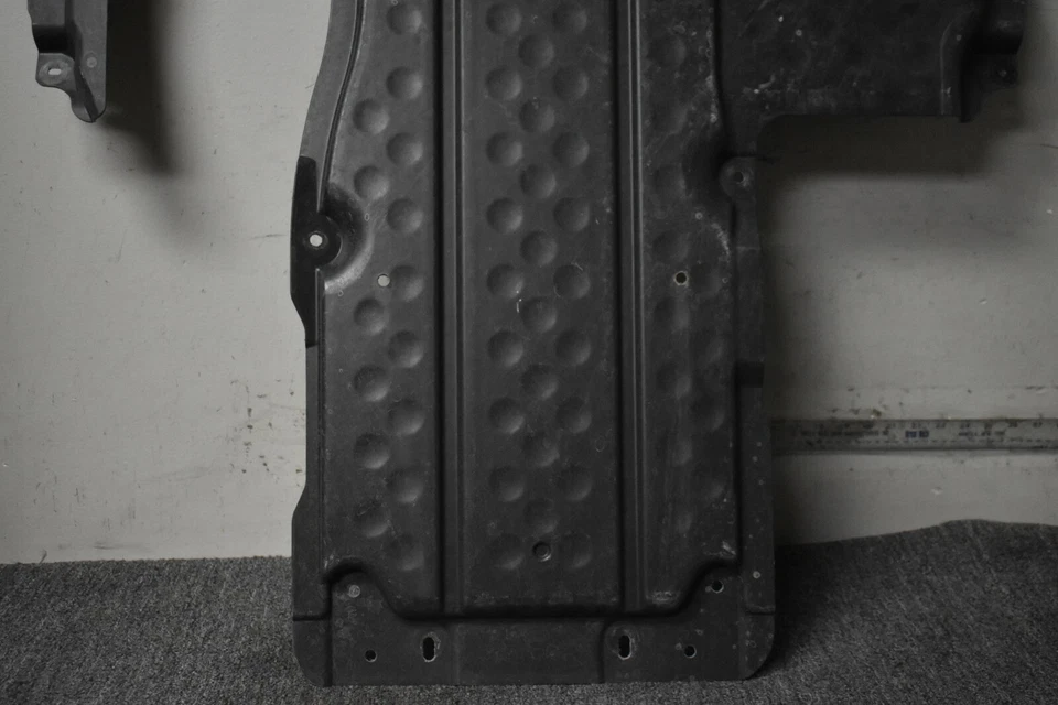 Mercedes Benz GLC 43 AMG 2017-2021 cubierta del motor OEM de fábrica Foto 3 de 4