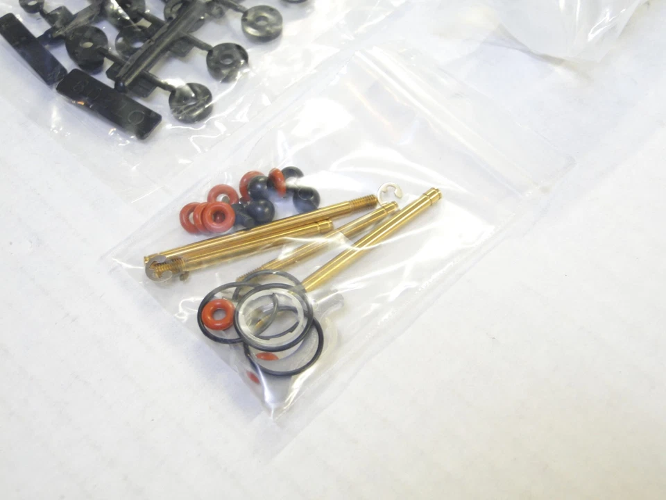 NEW KYOSHO ULTIMA '87 WC Shocks Set Front & Rear GUNMETAL WORLDS KU18 - Image 4 of 4