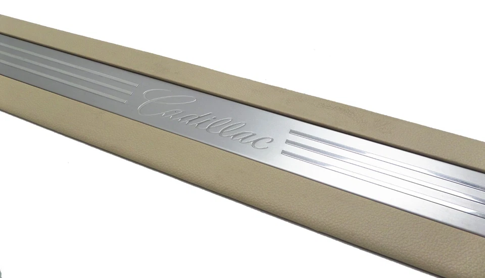 Placa de umbral de puerta delantera cepillo de cachemir Escalade Script diestro 2010 Cadillac Escalade Foto 4 de 4