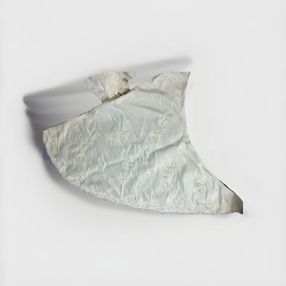 Vintage Bridal Gown With Veil And Train By Sweet Gowns Unknown Size - Image 3 of 4