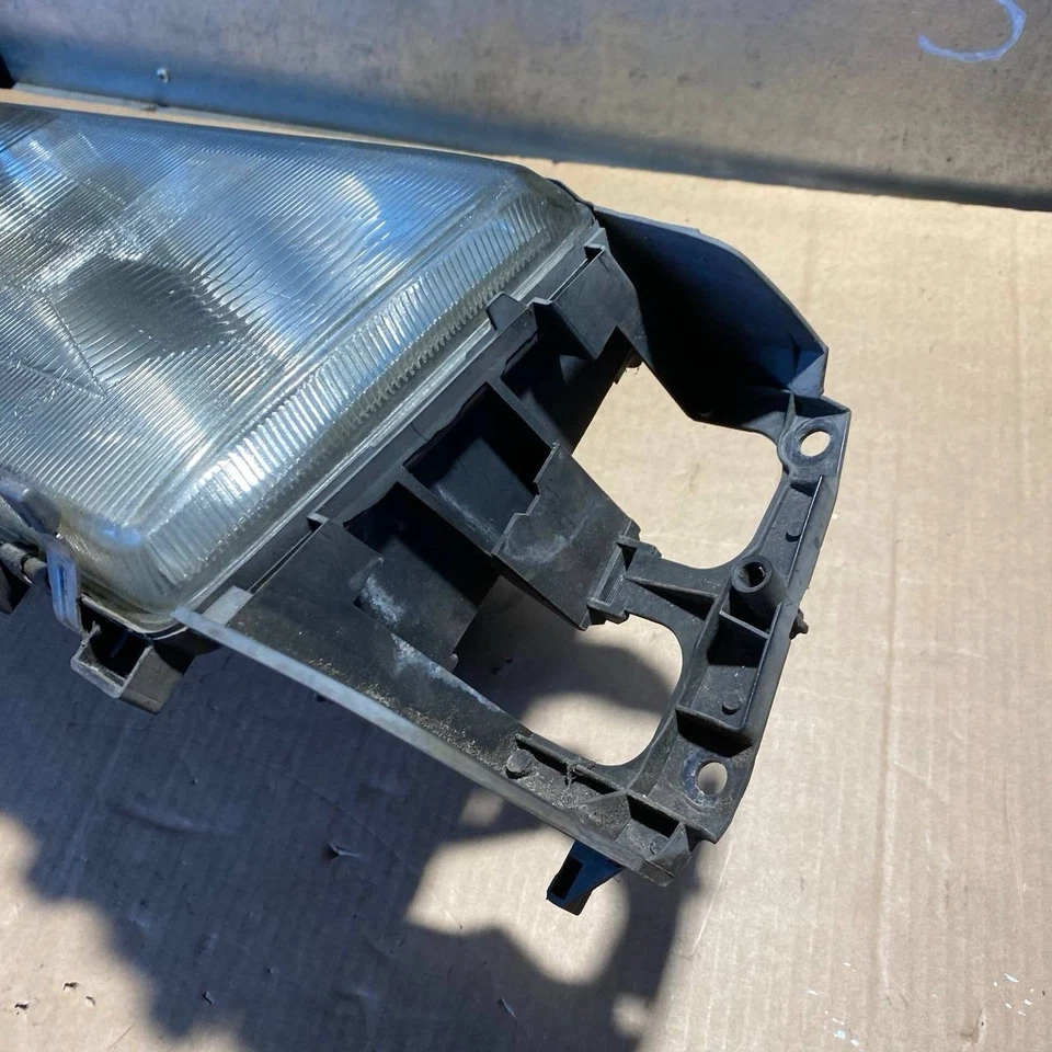 Conjunto de faros delanteros izquierdo Volvo 940 Sedán Wagon BOSCH 0301078151 Foto 4 de 4