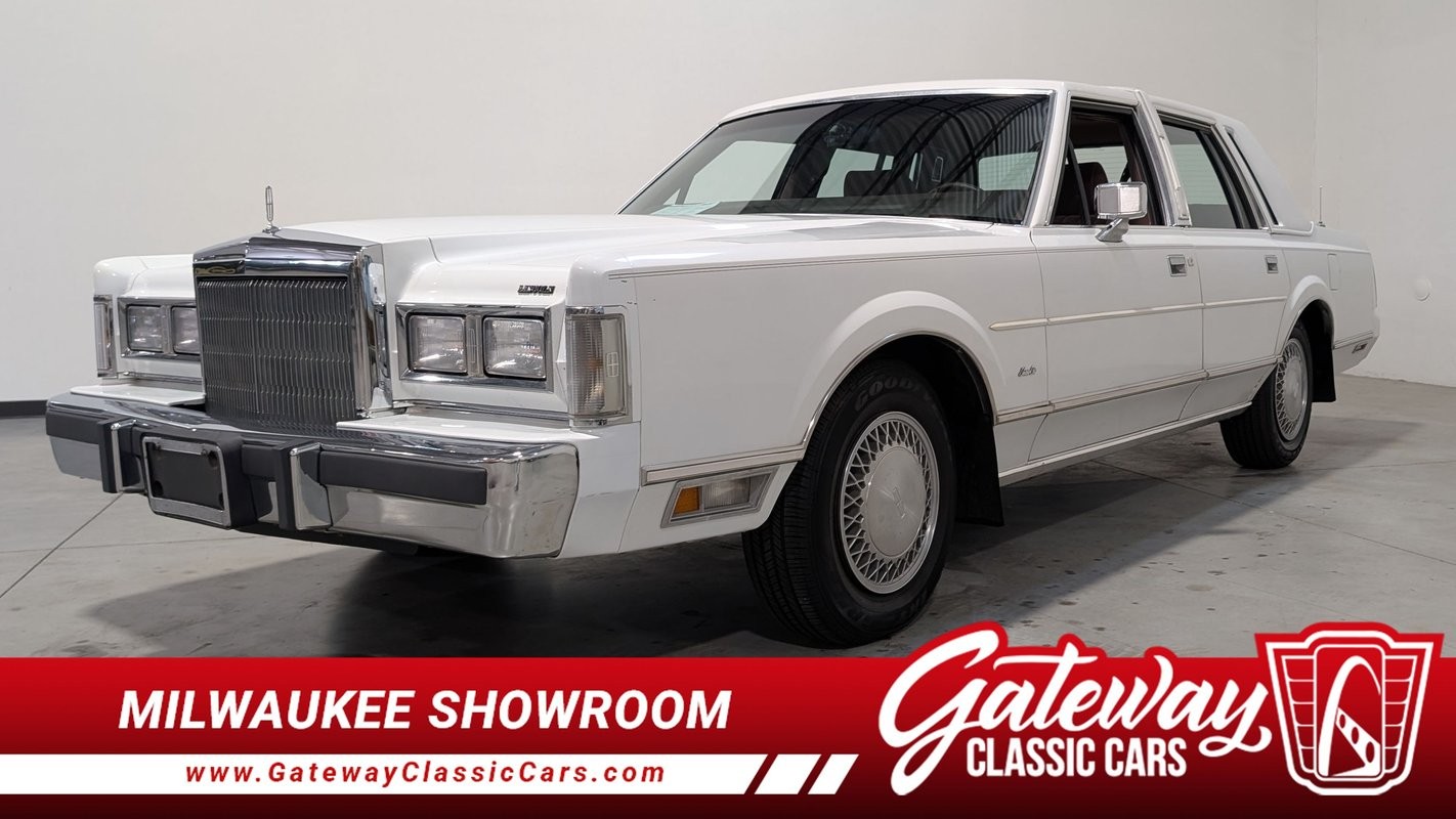 1988 Lincoln Town Car for sale in Franksville Wisconsin