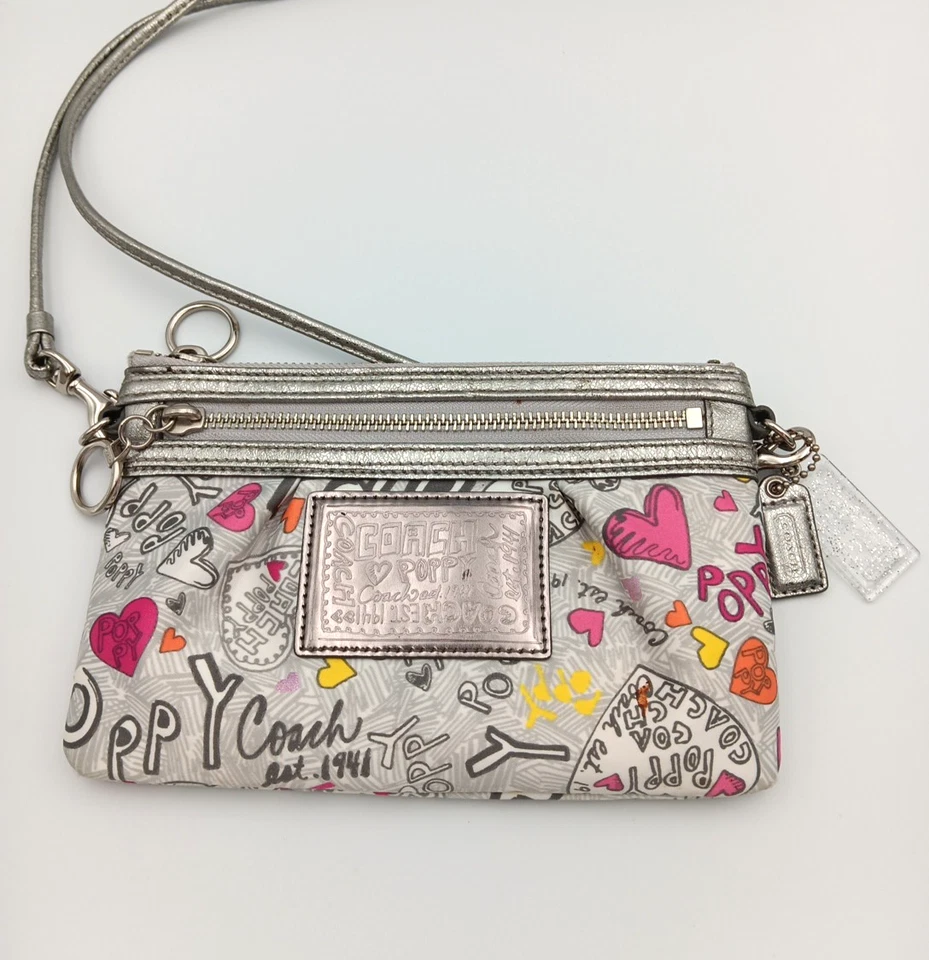 Bandolera pequeña Coach Poppy Graffiti Hearts Foto 4 de 4