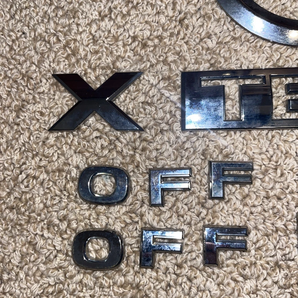 05 06 07 08 09 10 11 12 PUERTA TRASERA NISSAN XTERRA Y EMBLEMAS LATERALES LOGO INSIGNIA SIGNO Foto 3 de 4